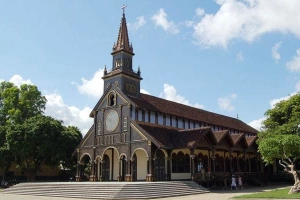 Nhà Thờ Chính Tòa Kon Tum - Nguyễn Huệ