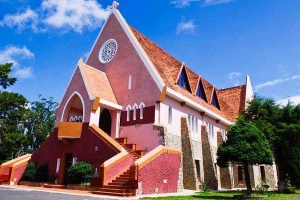 Nhà Thờ Domaine De Marie
