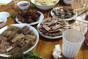 Quán Ăn Nhuận Thu - Bia Hơi & Thịt Chó