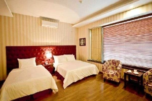 Night Hotel - Bùi Thị Xuân