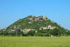 Núi Đá Chồng
