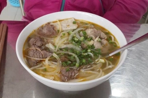 Quán Ăn O Xíu 5 - Bún Bò, Hủ Tiếu Mì & Hoành Thánh