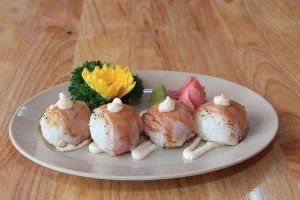 Phạm Vân Sakura - Nhà Hàng Nhật Bản