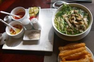 Quán Ăn Phở Gà Ta, Lẩu Gà - Trung Văn