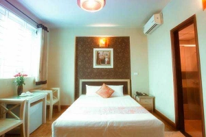 Phố Vắng Hotel