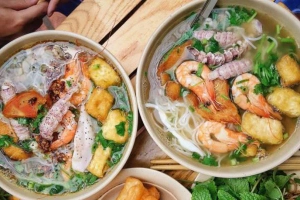 Quán Ăn Phú Đô Quán - Bún Hải Sản & Bánh Mì Chảo