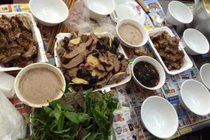 Phương Uyên- Thịt Chó & Cơm Phở Bình Dân