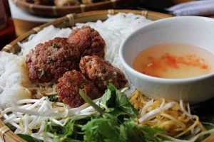 Quán Ăn Quán 182 - Bún Chả Hà Nội & Bún Đậu Mắm Tôm
