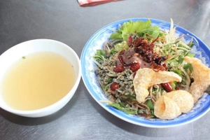 Quán Ăn Quán 57 - Bún Bò Huế & Cơm Hến