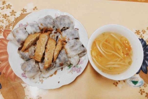 Quán Ăn Bà Thấu Quán - Bánh Cuốn