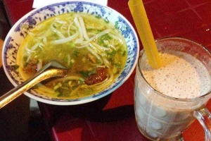Quán Ăn Bánh Canh Chả Cá & Sinh Tố Lề Đường - Phan Bội Châu