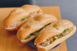 Quán Ăn Bánh Mì Cô Thắm - Thường Tín