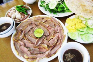 Quán Ăn Bê Thui Suối Đá