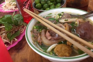 Quán Ăn Bún Bò Huế - 12 Tháng 11