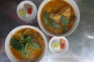 Quán Ăn Cà Ri Gà & Bánh Tằm