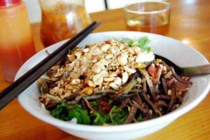 Quán Ăn Cẩm Điền Quán - Phở Chua Ngọt