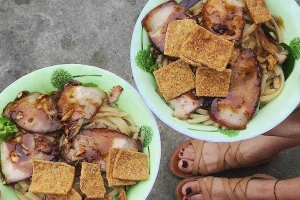 Quán Ăn Cao Lầu - Cơm Gà & Mì Quảng Hồng