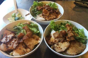 Quán Ăn Cao Lầu - Không Gian Xanh