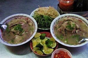 Quán Ăn Cháo Lòng Cầu Ngang