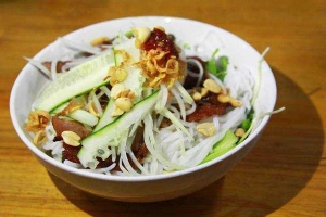 Quán Ăn Cô 8 - Mì Quảng, Bún Thịt Nướng & Bánh Ướt