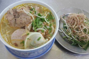 Quán Ăn Cô Bảy - Bún Bò Giò Heo