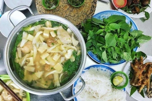 Quán Ăn Cô Tư - Lẩu Gà Lá É