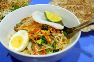 Quán Ăn Cô Vinh - Bún Giò & Mì Quảng