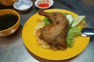 Quán Ăn Cơm Gà Xối Mỡ Đại Cát
