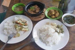Quán Ăn Cơm Phần, Dĩa & Hộp