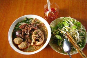 Quán Ăn DoMiNo- Bún Riêu Trứng Mực & Rau Nhút