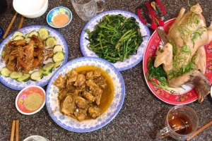 Quán Ăn Gà Sáu Tấn