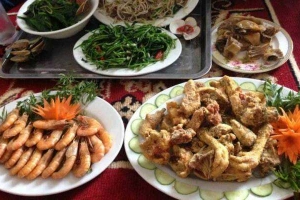Quán Ăn Hải Sản Cua Vàng
