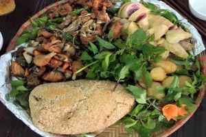 Quán Ăn Hoàng Tuyển - Gà Không Lối Thoát