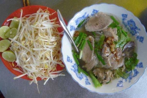 Quán Ăn Hủ Tiếu Tư Lùn