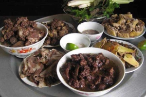 Quán Ăn Lai Tình Quán - Lẩu & Thịt Chó Đủ Món