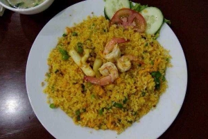 Quán Ăn Lý Tưởng - Cơm Chiên & Mì Xào