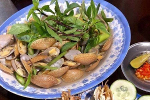 Quán Ăn Mai Sơn Quán - Cơm Việt Nam & Hải Sản Tươi Sống