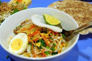 Quán Ăn Mì Quảng Bà Luận