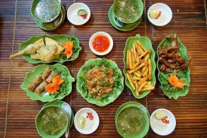 Quán Ăn Mộc Quán - Lẩu & Gà Tươi Mạnh Hoạch