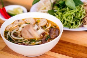 Quán Ăn O Nga - Bún Bò Huế & Nem Lụi - Triều Khúc