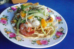 Quán Ăn Phong Ký - Cơm Gà, Mì Xào Giòn & Bò Lúc Lắc