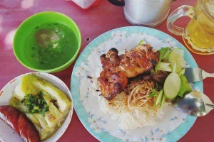 Quán Ăn Phương Chiến Ngã Tư - Cơm Bình Dân