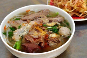 Quán Ăn Quán Bốn Râu - Bún Bò Gân