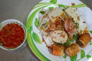 Quán Ăn Quán Cô Cúc - Bún Thịt Nướng & Bánh Ướt
