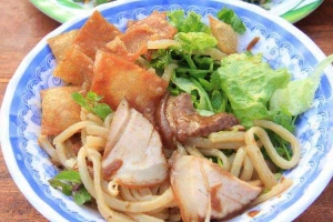 Quán Ăn Quán Phúc - Cơm Gà & Cao Lầu
