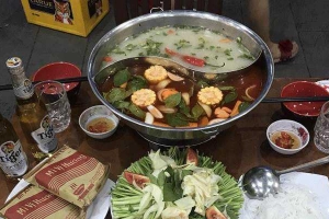 Quán Ăn Quảng Trường Quán - Lẩu Khổng Lồ