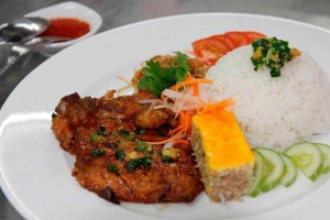 Quán Ăn Sáu Phượng - Cơm, Cháo Lòng & Bánh Canh