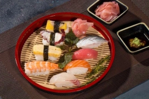 Quán Ăn Sushi Đường Phố
