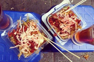Quán Ăn Thanh Hà - Đặc Sản Chè, Bánh Tráng Trộn & Phở Cuốn