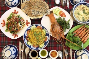 Quán Ăn Thuyền Quán - Hải Sản Tươi Sống